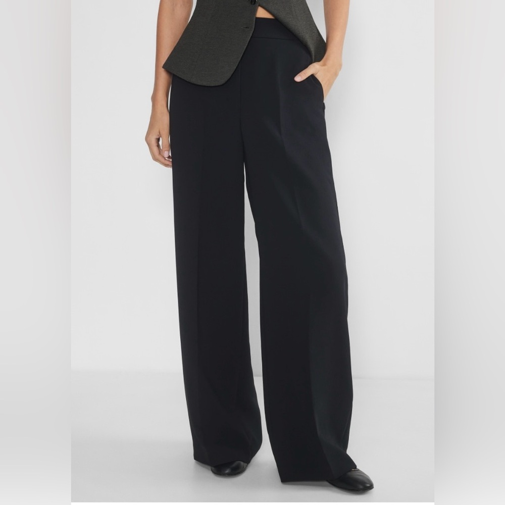 WORN ONCE - Aritzia Limitless Wider Crepette Pant - Size 2 - Colour Black